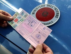 Gli svizzeri sugli italiani: “Pericolo pubblico al volante”