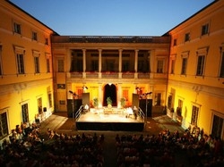 Notte Gialla, sagre e cascate per il primo weekend d’estate