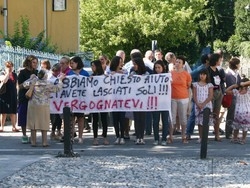Varese, fedeli senza benedizione “Ci avete lasciati soli, ora basta”