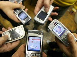 Addio al portafoglio: tessere e carte credito nel telefonino
