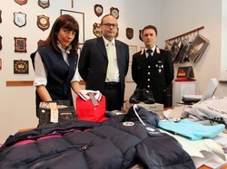 Varese, maxi sequestro di tarocchi Nel mirino 12mila capi griffati