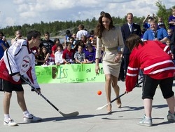 William e Kate incontrano i &laquo;nativi&raquo; del Canada