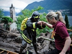 Maltempo, disastro sul lago di Como Sette frane, cento persone evacuate