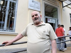 Il bidello burbero ma di cuore lascia il Cairoli e va in pensione