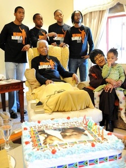 Sud Africa: Madiba compie 93 anni il mondo festeggia il &laquo;Mandela Day&raquo;