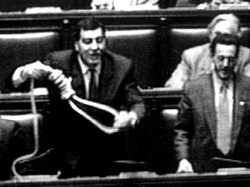 Fontana: “Manovra iniqua” Borghezio: “Nostalgia del cappio”