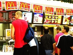 Snoop Dogg ordina 100 sterline di &laquo;Happy Meal&raquo; al Mac Donald