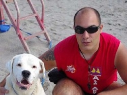 “Il mio bimbo ha rischiato la vita Quei bagnini lo hanno salvato”