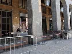 Varese, paura in piazza Gi&ugrave;&nbsp;le mattonelle&nbsp;di marmo
