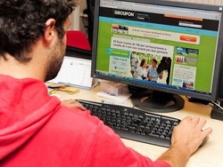 Tutte pazze per le vendite a prezzi super stracciati