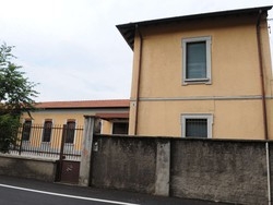 Varese, blitz della polizia locale Sgomberato hotel dei clandestini