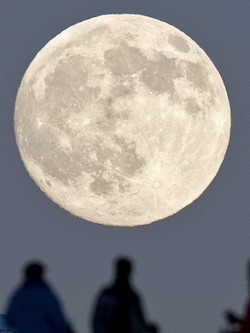 Miliardi di anni fa la terra aveva due lune