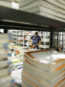 Varese, libri fatti in casa
Tagliate le spese per la scuola