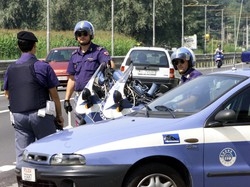 Donna aggredita al cimitero&nbsp;“Salvata dall’arrivo del bus”