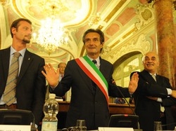 Fontana e i sindaci in piazza a Milano Centinaia di presenze, tutti in piazza