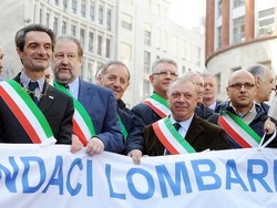 Flash mob di protesta a Varese Fontana guida la rivolta alla manovra