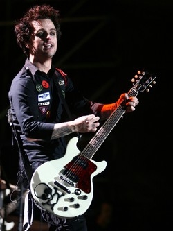Ha i pantaloni bassi, niente aereo Respinto il cantante dei Green Day