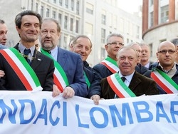 La Lega ferma i sindaci del Nord Fontana al bivio: Carroccio o Anci?