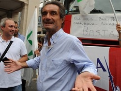 Varese, Fontana obbedisce a Bossi &laquo;Non far&ograve; sciopero con l’Anci&raquo;