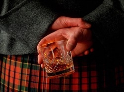 Pagata 200mila dollari  una bottiglia di whisky