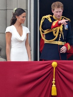 Ecco il soldatino Harry il principe si fa modellino