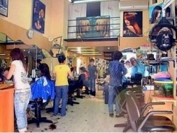 Un taglio ai parrucchieri cinesi Il Pirellone stavolta fa sul serio