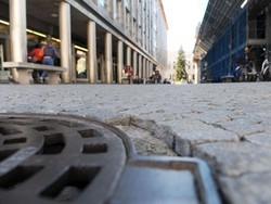 La pulizia mette ko i pavimenti A Varese beffa e caviglie in crisi