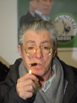 Caos Lega, primo direttivo Arrivano Bossi e Reguzzoni