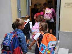 I genitori lo dimenticano a scuola Fa 5 chilometri per andare a casa