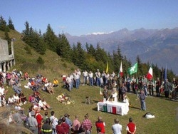 Alpini e Cai insieme alla Capanna Ilaria