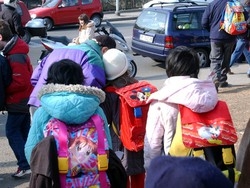 Codice a barre su zainetti per seguire figli e babysitter&nbsp;