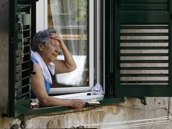 Varese, benedetti i nonni Valgono 200 euro al mese