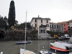 Tutti nudi a villa Oleandra nell’ultimo ciak di Clooney