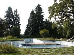 Il Comune sfodera le prove La sexy piscina &eacute; di Porcinai