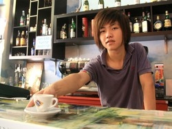 Varese, riapre il bar incendiato Weiwei fa festa su Facebook