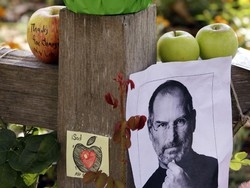 Steve Jobs, dopo la morte libro-biografia e poi il film