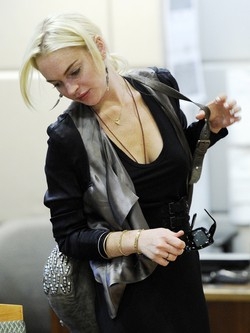 La Lohan diserta i servizi sociali Rischia un anno e mezzo di carcere