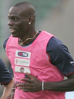 Balotelli testimonial anti petardi nel City