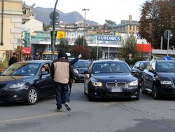 Giornate di fuoco a Varese Viale Milano &egrave; sempre in coda