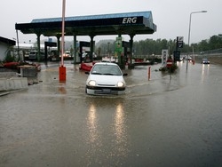 Allerta meteo per il week end Tre giorni di pioggia a catinelle