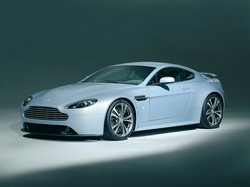 Tre mesi di lavori gratis a Luino E si riprende l’Aston Martin