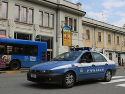Busto, donna alla stazione percossa con l’ombrello