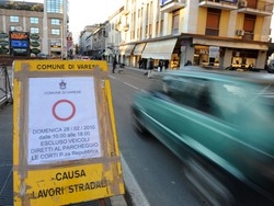 A Varese respiriamo aria killer Pronti asfalto anti smog e blocchi
