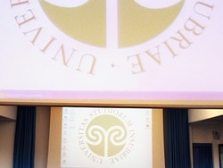 Veronica, l’icona di stile del web sfila per il made in Varese online
