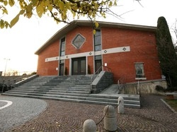 Blitz sacrilego in due chiese Ladri di offerte a Varese