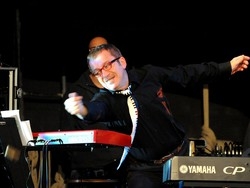 Bobo Maroni sul palco di Varese Ex ministro rock&nbsp;per il&nbsp;Distretto 51