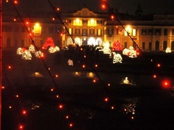 Si accende il Natale di Varese Ma niente pista del ghiaccio