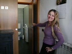 Il Circolo &egrave; senza toilette Pazienti in fila dal benzinaio