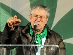 Bossi al popolo della Lega &laquo;Padania, &egrave; ora di scatenarci&raquo;