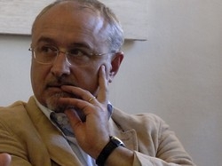 Paolo Rossi diventa un libro E punzecchia la politica